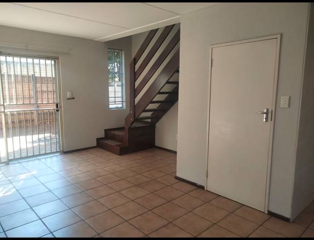 2 BEDROOM TOWNHOUSE FOR SALE IN SONNEGLANS